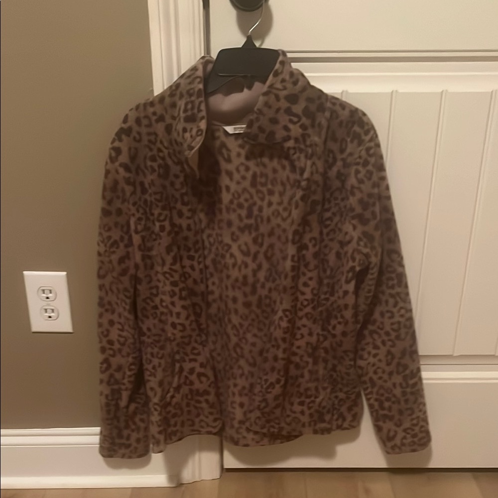 Old Navy Leopard Print fleece Women's Jacket size Large but fits like a medium